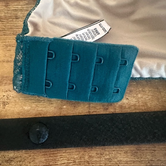 Victoria’s Secret Bra - Picture 6 of 11